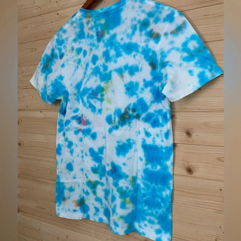 GILDAN Soft Style | Tie-Dye T-Shirt | Color: Blue & White | Size: Small - Picture 4 of 7